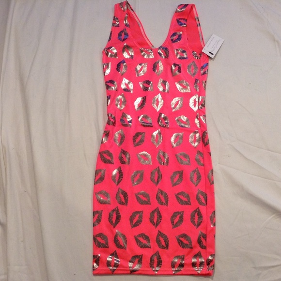 Metallic Lips Pink Bodycon Mini Dress - Picture 3 of 3